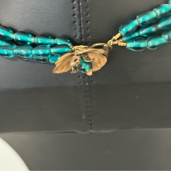 Vintage Antique blue glass beaded necklace with metal flower closure - Picture 5 of 9
